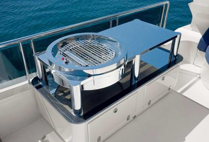 Azimut Grande 100 يخت ديناميكي يحضن المالك، ضيوفه والطاقم